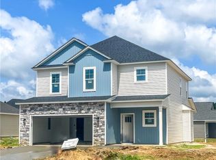 169 Leach Creek Dr, Raeford, NC 28376