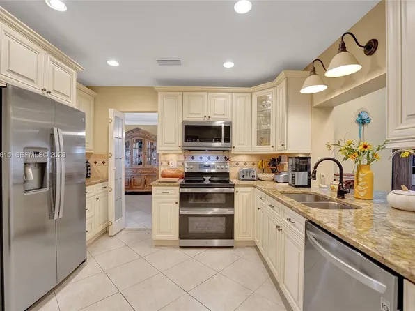 230 SE 4th St, Dania Beach, FL 33004