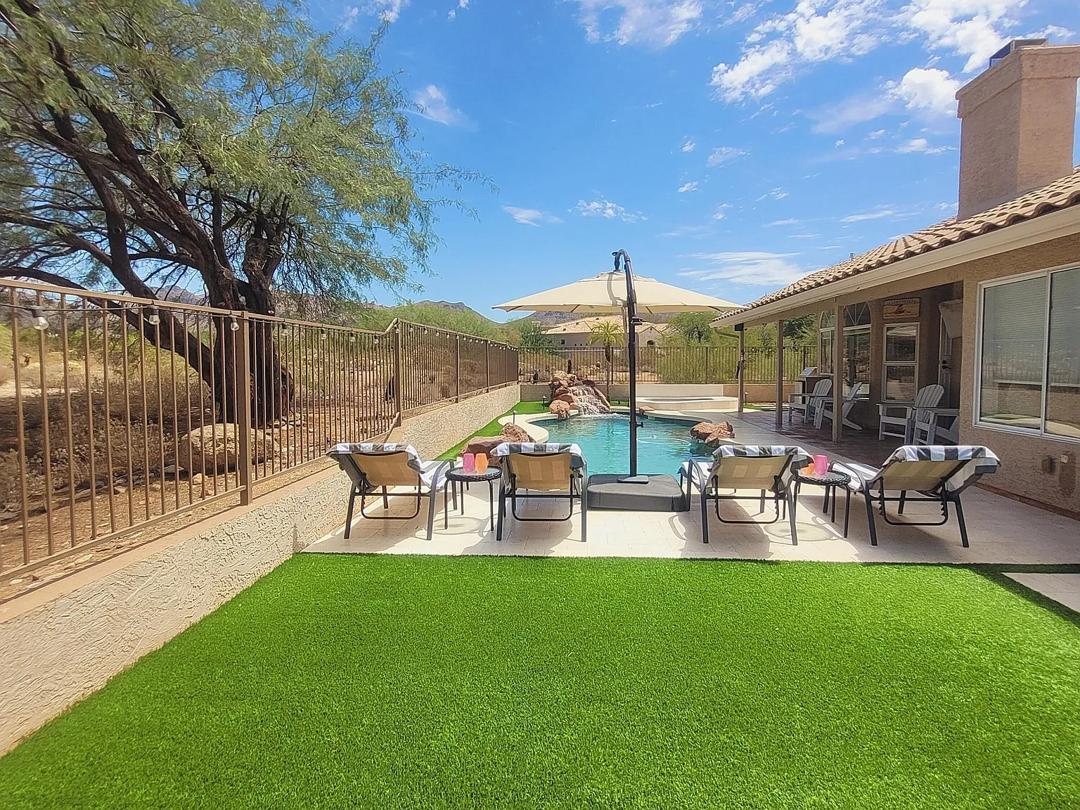 4 bed, 2.0 bath, 2242 sqft, $4,000 — Photo 4
