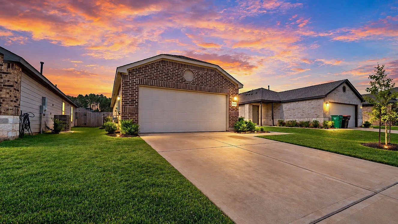 3 bed, 2.0 bath, 1248 sqft, $1,695 — Photo 2