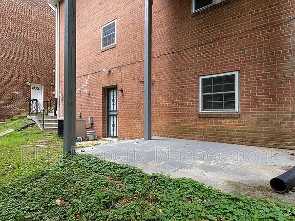 3rd image of 3158 Westover Dr SE