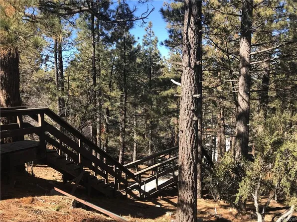 129 S Winding Ln, Big Bear City, CA 92314