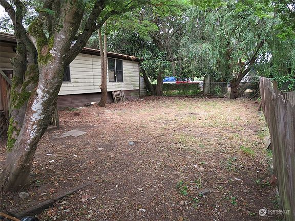 3rd image of 38 3rd Avenue S