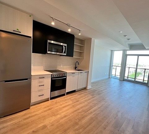 4th image of 2300 Saint Clair Ave W #902
