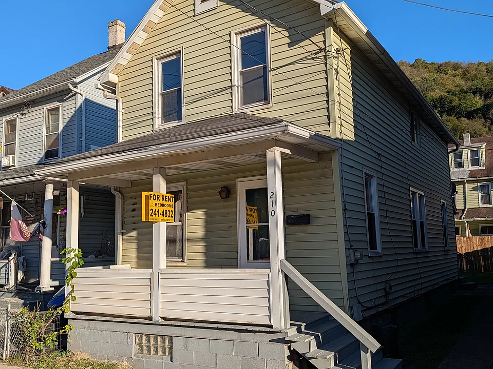 210 Maple Ave