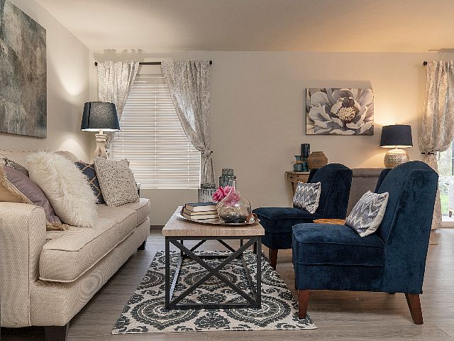 Living Room l Upscale Parkland Apartments for Rent l Tacoma, WA l Nantucket Gate