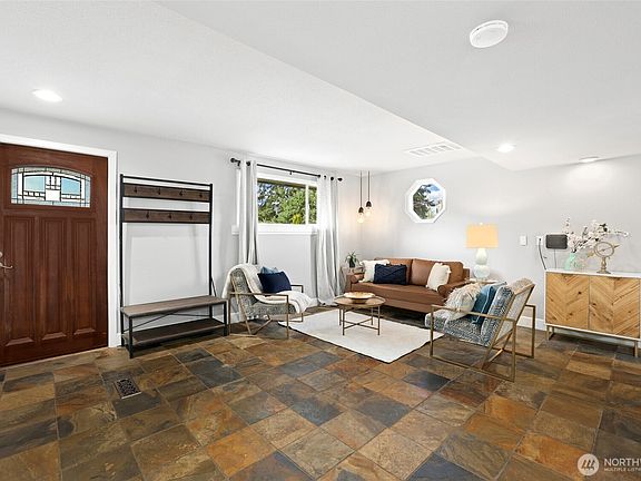 4th image of 20604 4th Avenue S