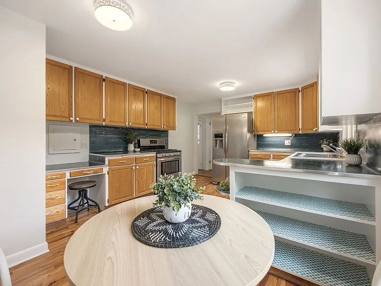 160 Circle Dr — Photo 3