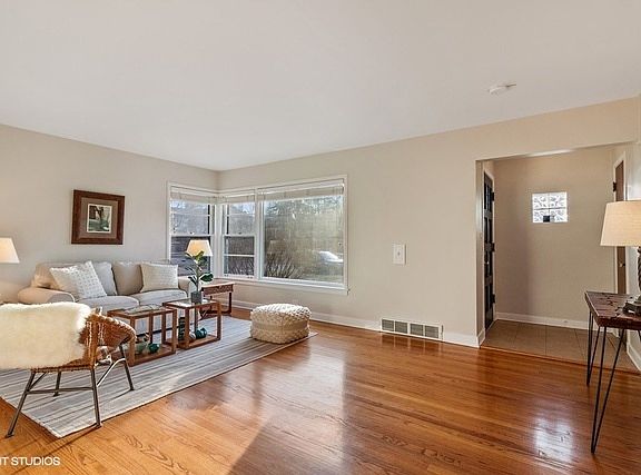 2nd image of 4451 Clausen Ave