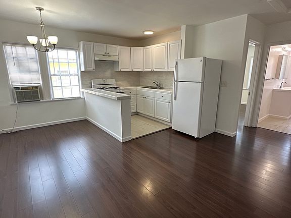 4th image of 1419 N Fairfax Ave #8