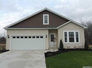 5553 Victoria Ln, Lockport, NY 14094