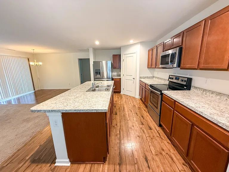 944 Avondale Dr — Photo 4