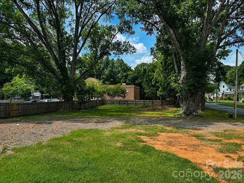 1st image of 4420/4424 Castleton Rd
