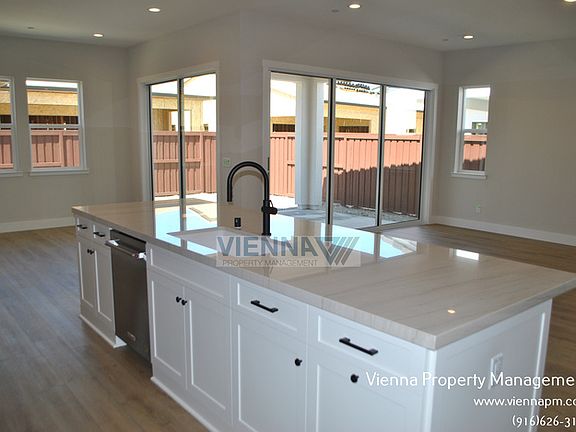 5th image of 3593 Deer Park Dr