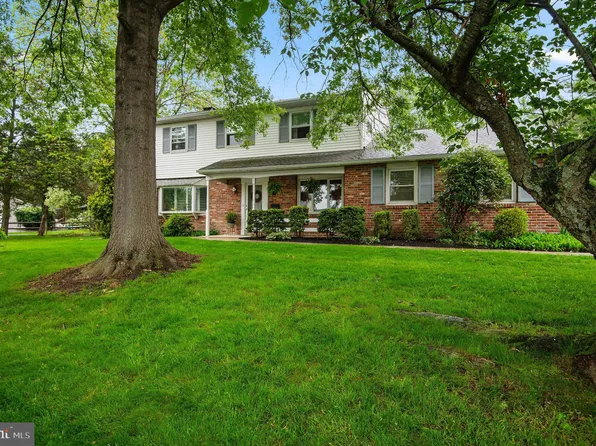 2392 Greensward N, Warrington, PA 18976