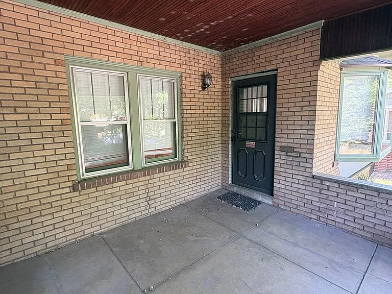 678 S Corona St — Photo 3