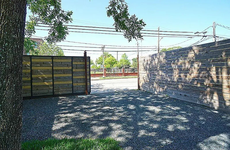 2bed 2 bath makes it Ideal for room mates — Photo 2