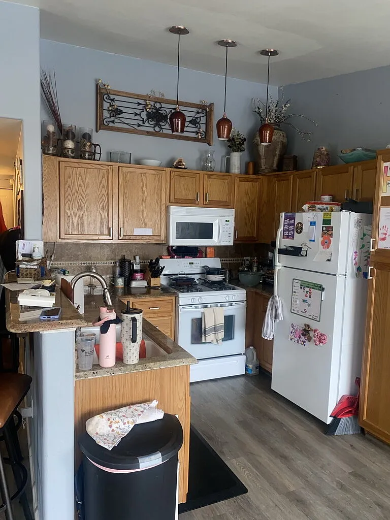 3 bed, 2.0 bath, 1291 sqft, $2,100 — Photo 4