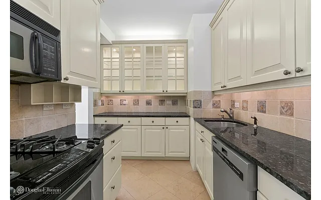 Sold by Douglas Elliman | media 18