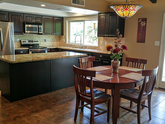 4th image of 318 E Waltann Ln
