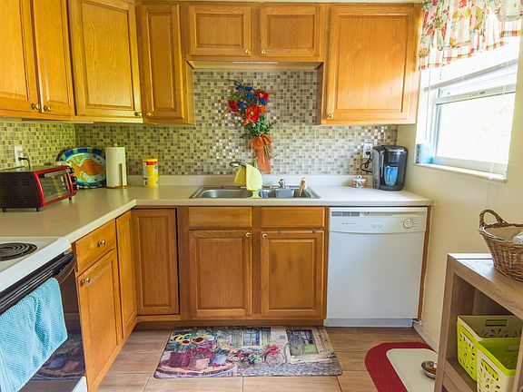 5th image of 980 Cedarwood Ave