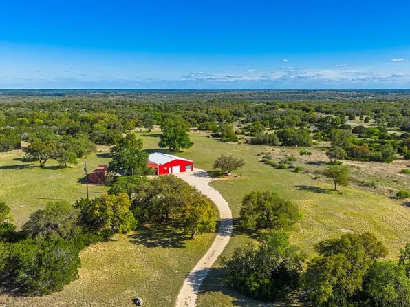 125 Headwaters Dr, Mountain Home, TX 78058