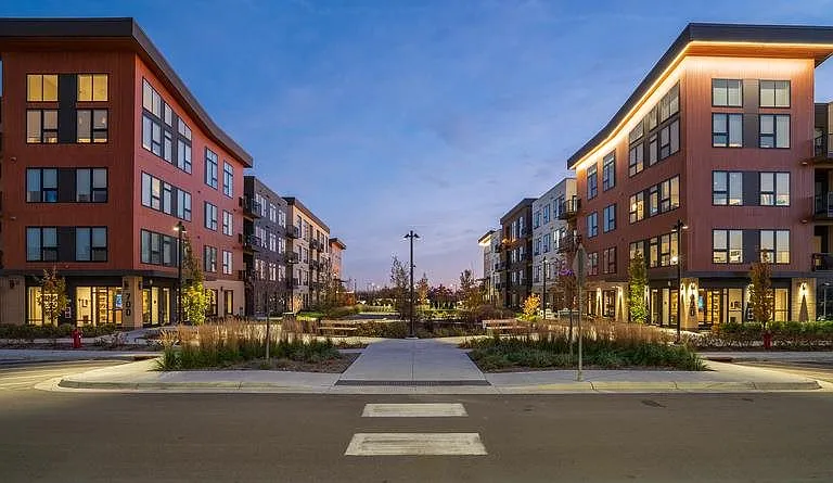Viking Lakes Residences — Photo 30
