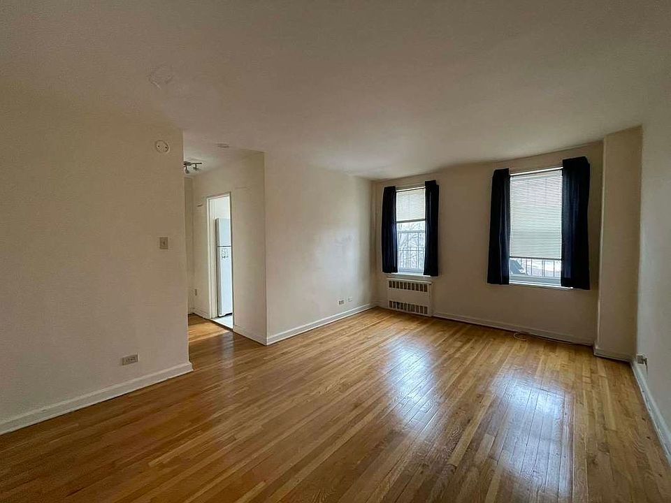 1st image of 140-18 Burden Cres APT 610