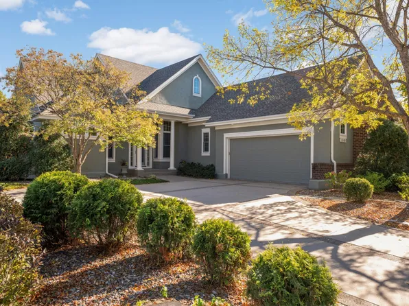 1540 Waterford Ct, Golden Valley, MN 55422