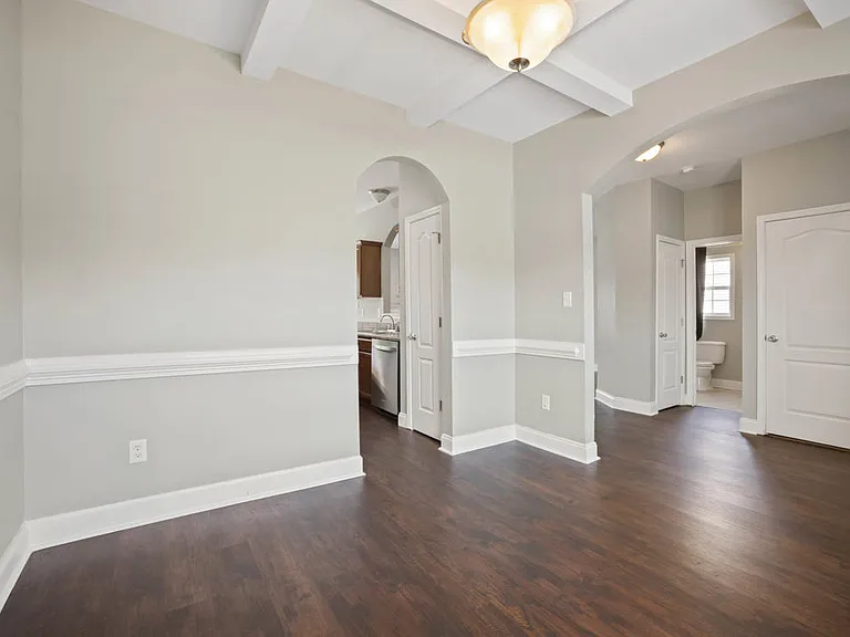 121 Feathers Ln — Photo 3