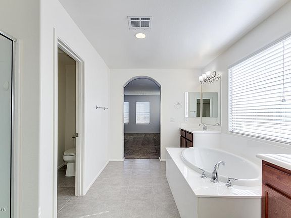 4th image of 1352 E Palomino Way