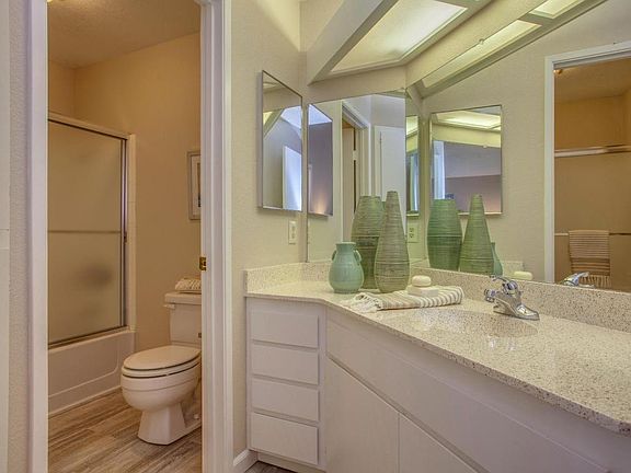 5th image of 1074 Cedar Gables Dr