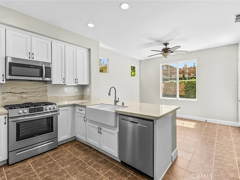 28403 Ravenna St — Photo 8