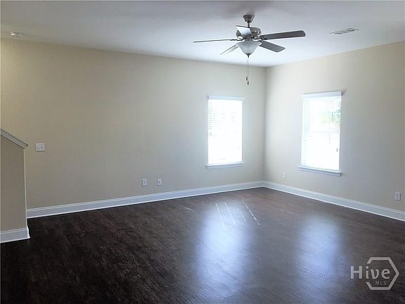 2nd image of 204 Dogwood Cir