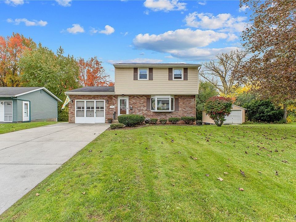 1st image of 204 Chestnut Heights Dr
