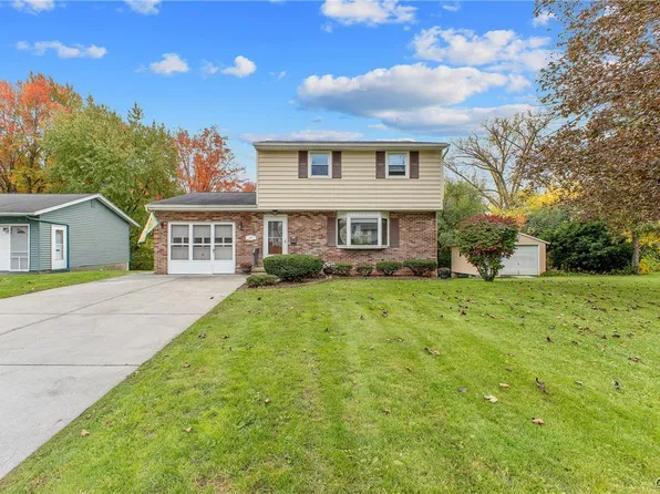 204 Chestnut Heights Dr, Liverpool, NY 13088