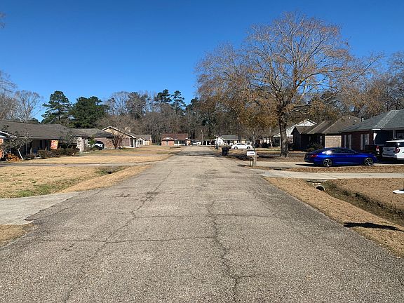 4th image of 11157 Village Green Dr