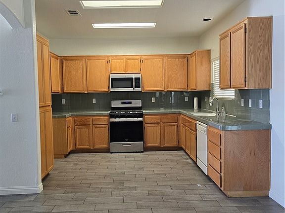 4th image of 13961 Doria Cir