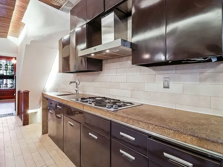 1358 Parkwood Pl NW — Photo 3