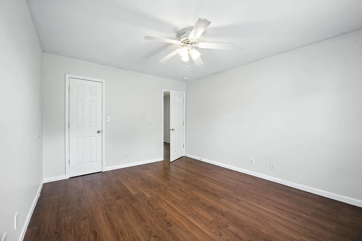 Building Photo - 256 Executive Ave #A