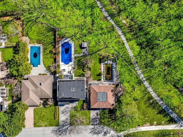 33 Thorny Brae Dr, Markham, ON L3T 3G5