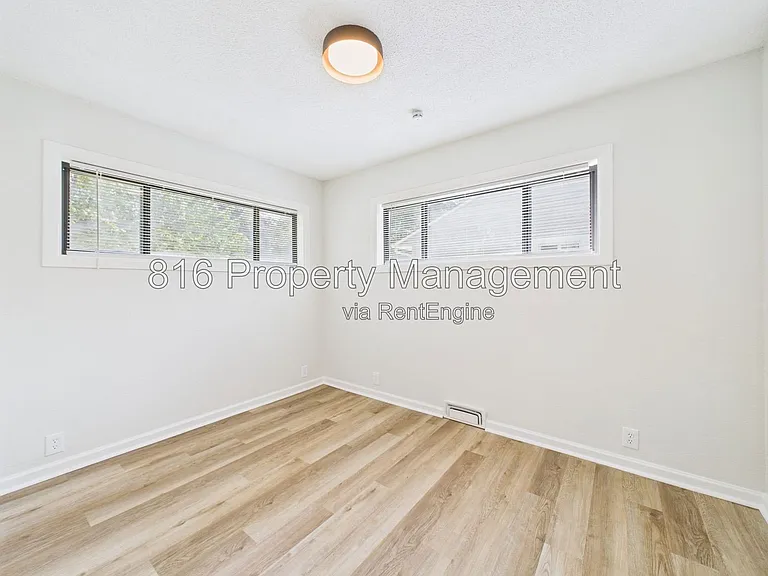 11230 Corrington Ave — Photo 16