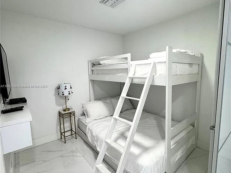 16385 Biscayne Blvd #2720 — Photo 19
