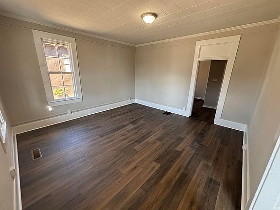 4th image of 1022 Barnett St
