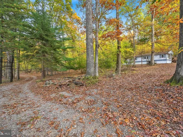 4918 Greenwood Ln, Spring Grove, PA 17362