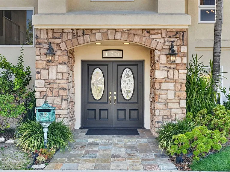 11541 Donovan Rd — Photo 2