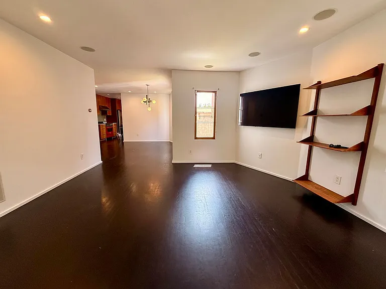 4246 Lexington Ave — Photo 6