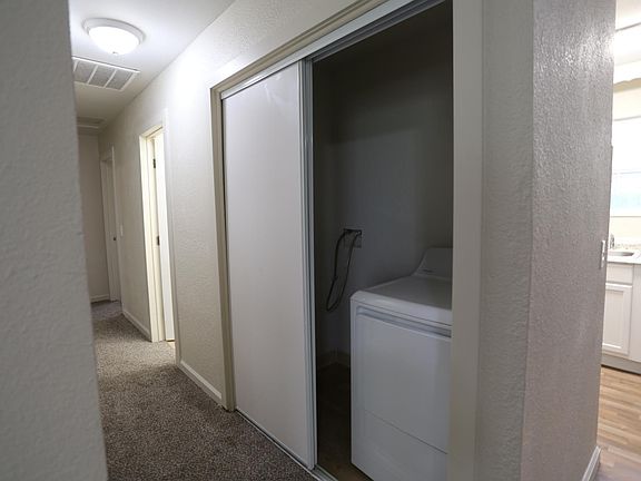 5th image of 1098 Kenwood Ave #1