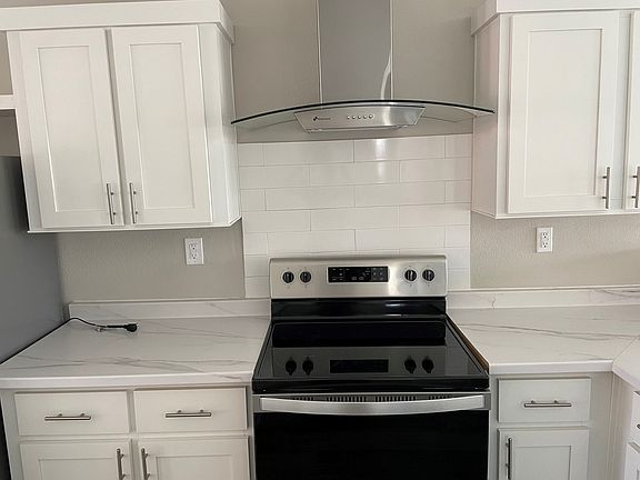 5th image of 129 Pineland Ave #63