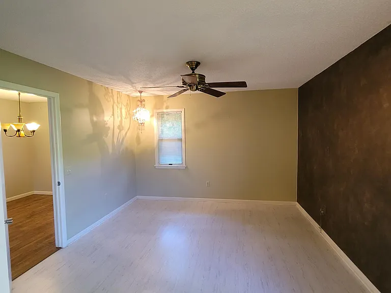 1876 W Holly St — Photo 16